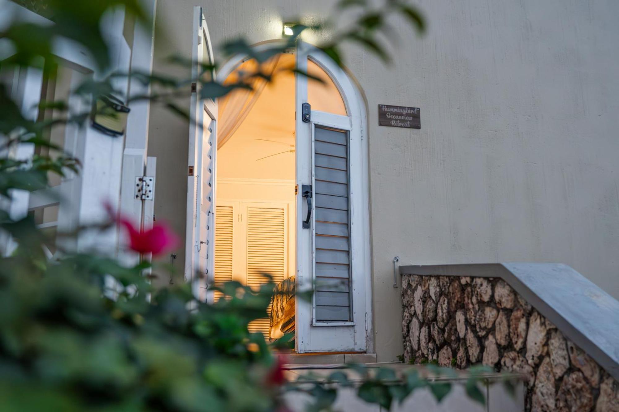Hummingbird Retreat - Luxury Oceanview Apt, 7-Minute Walk To Beach Ocho Rios Exterior foto